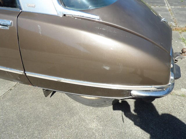 Oldtimer, citroën, ds 23 injection pallas, bruin-metallic, 1974 - afbeelding 22 van  168