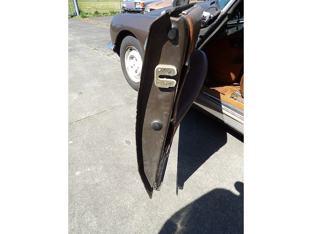 Oldtimer, citroën, ds 23 injection pallas, bruin-metallic, 1974 - afbeelding 34 van  168