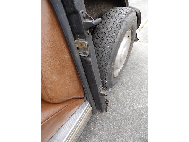 Oldtimer, citroën, ds 23 injection pallas, bruin-metallic, 1974 - afbeelding 46 van  168