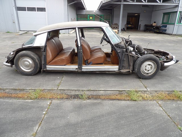 Oldtimer, citroën, ds 23 injection pallas, bruin-metallic, 1974 - afbeelding 114 van  168