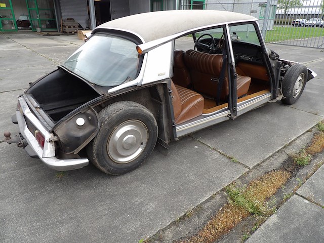 Oldtimer, citroën, ds 23 injection pallas, bruin-metallic, 1974 - afbeelding 125 van  168