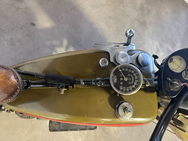 Oldtimer harley davidson dl - afbeelding 19 van  39
