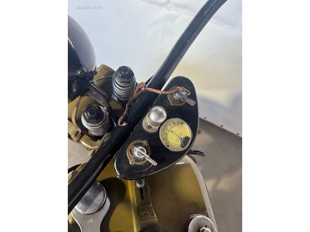 Oldtimer harley davidson dl - afbeelding 32 van  39