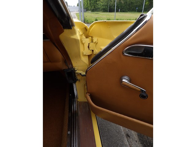 Oldtimer, mercedes-benz, r107 350sl, 350 sl roadster, geel, 1972 - afbeelding 14 van  144