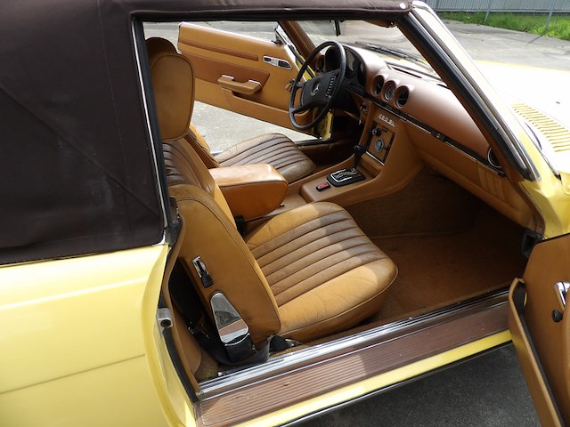 Oldtimer, mercedes-benz, r107 350sl, 350 sl roadster, geel, 1972 - afbeelding 15 van  144