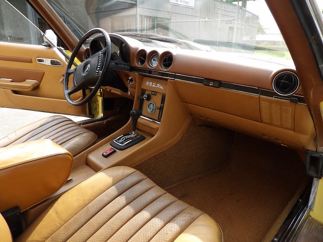 Oldtimer, mercedes-benz, r107 350sl, 350 sl roadster, geel, 1972 - afbeelding 16 van  144