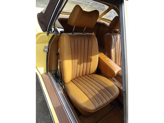 Oldtimer, mercedes-benz, r107 350sl, 350 sl roadster, geel, 1972 - afbeelding 17 van  144