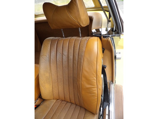 Oldtimer, mercedes-benz, r107 350sl, 350 sl roadster, geel, 1972 - afbeelding 25 van  144