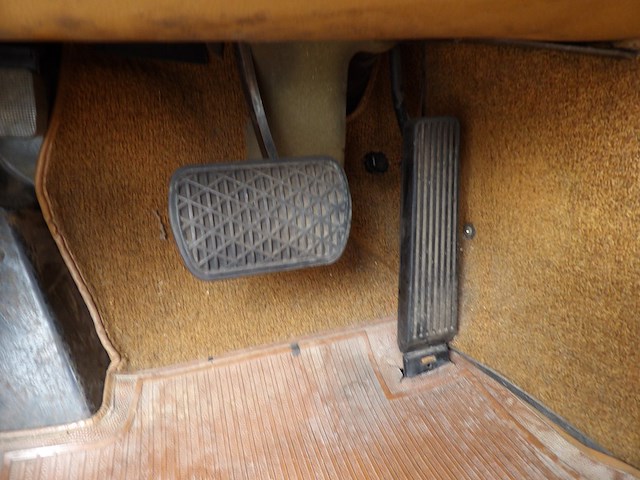 Oldtimer, mercedes-benz, r107 350sl, 350 sl roadster, geel, 1972 - afbeelding 42 van  144