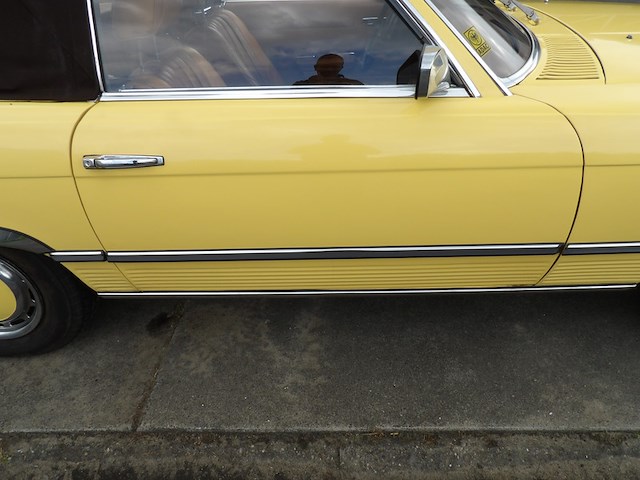 Oldtimer, mercedes-benz, r107 350sl, 350 sl roadster, geel, 1972 - afbeelding 72 van  144