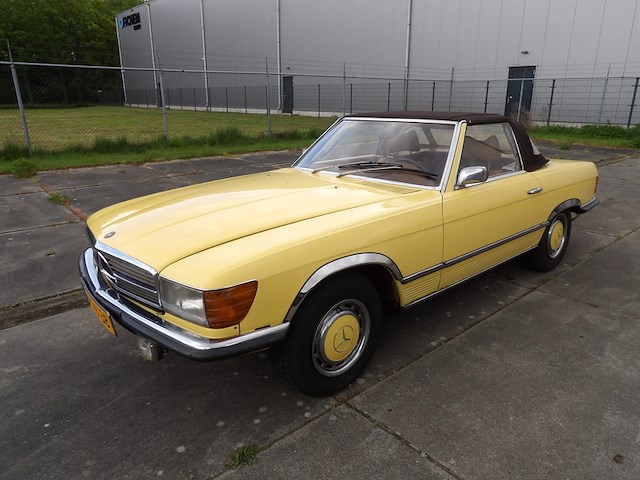 Oldtimer, mercedes-benz, r107 350sl, 350 sl roadster, geel, 1972 - afbeelding 68 van  144