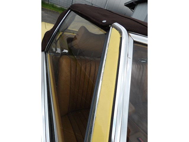 Oldtimer, mercedes-benz, r107 350sl, 350 sl roadster, geel, 1972 - afbeelding 95 van  144