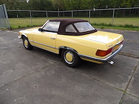 Oldtimer, mercedes-benz, r107 350sl, 350 sl roadster, geel, 1972 - afbeelding 90 van  144
