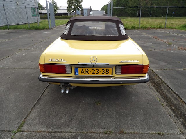 Oldtimer, mercedes-benz, r107 350sl, 350 sl roadster, geel, 1972 - afbeelding 101 van  144