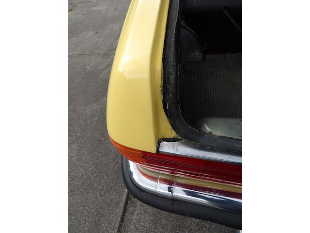 Oldtimer, mercedes-benz, r107 350sl, 350 sl roadster, geel, 1972 - afbeelding 135 van  144