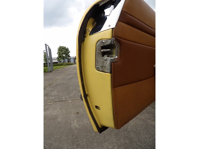 Oldtimer, mercedes-benz, r107 350sl, 350 sl roadster, geel, 1972 - afbeelding 144 van  144
