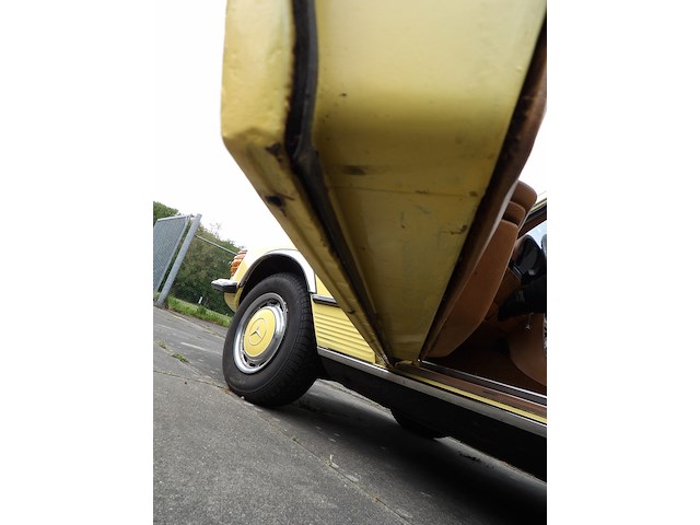 Oldtimer, mercedes-benz, sl-klasse, 350 sl roadster, geel, 1972 - afbeelding 3 van  144