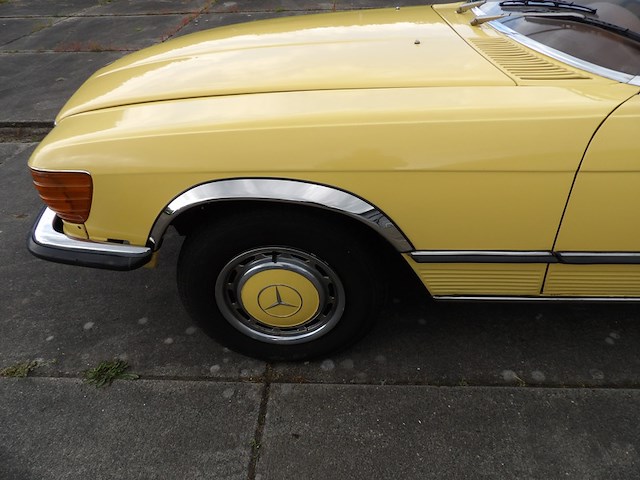 Oldtimer, mercedes-benz, sl-klasse, 350 sl roadster, geel, 1972 - afbeelding 59 van  144