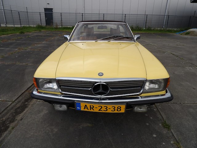 Oldtimer, mercedes-benz, sl-klasse, 350 sl roadster, geel, 1972 - afbeelding 57 van  144