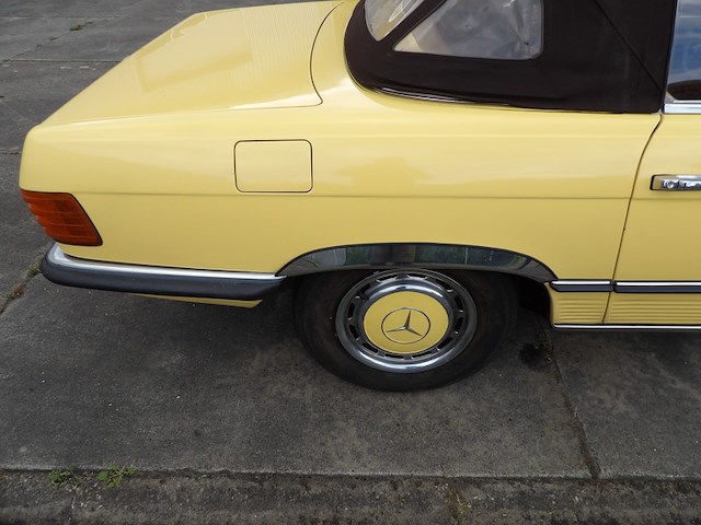 Oldtimer, mercedes-benz, sl-klasse, 350 sl roadster, geel, 1972 - afbeelding 74 van  144