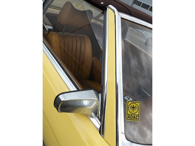 Oldtimer, mercedes-benz, sl-klasse, 350 sl roadster, geel, 1972 - afbeelding 94 van  144