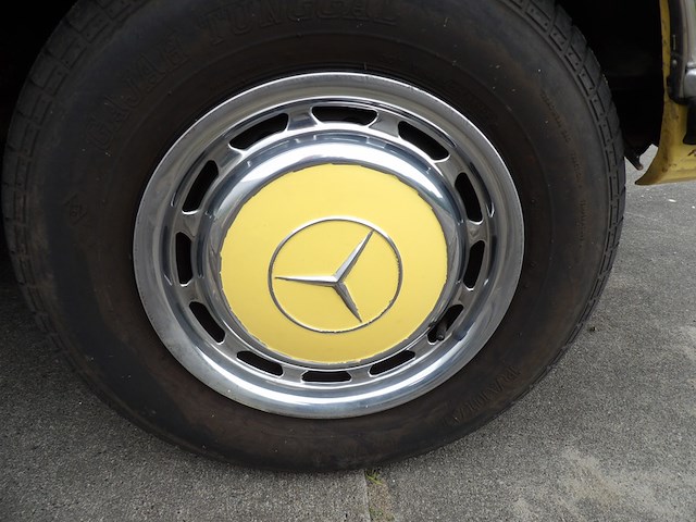 Oldtimer, mercedes-benz, sl-klasse, 350 sl roadster, geel, 1972 - afbeelding 117 van  144