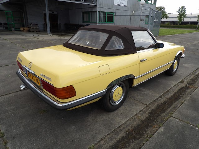 Oldtimer, mercedes-benz, sl-klasse, 350 sl roadster, geel, 1972 - afbeelding 112 van  144