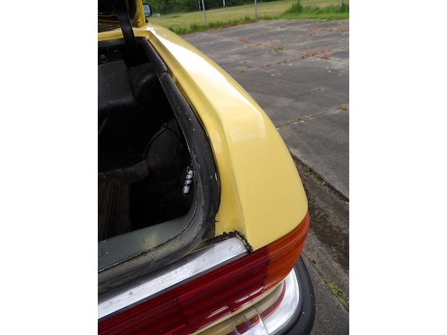 Oldtimer, mercedes-benz, sl-klasse, 350 sl roadster, geel, 1972 - afbeelding 136 van  144