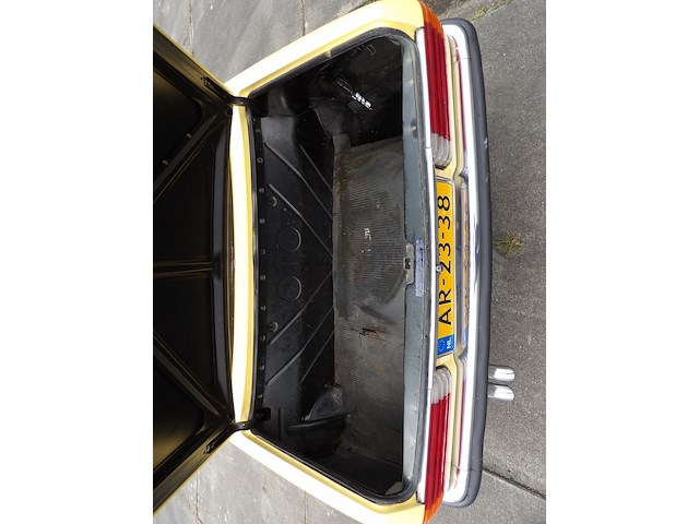 Oldtimer, mercedes-benz, sl-klasse, 350 sl roadster, geel, 1972 - afbeelding 140 van  144