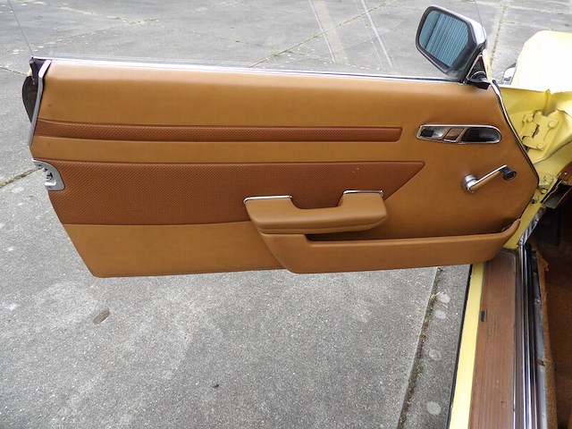 Oldtimer, mercedes-benz, sl-klasse, 350 sl roadster, geel, 1972 - afbeelding 143 van  144
