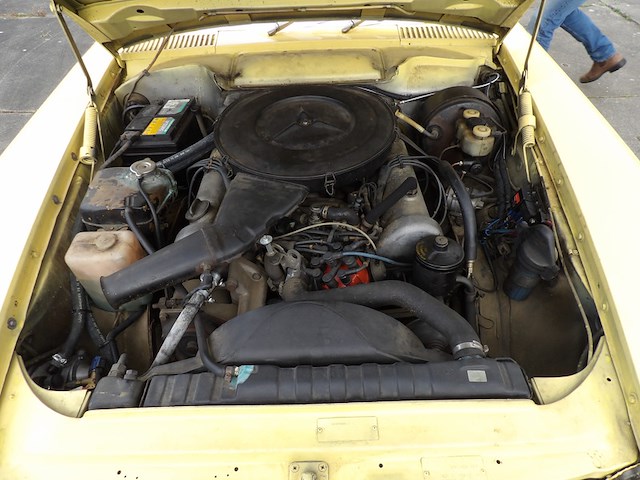 Oldtimer, mercedes-benz, sl-klasse, 350 sl roadster, geel, 1972 - afbeelding 134 van  144