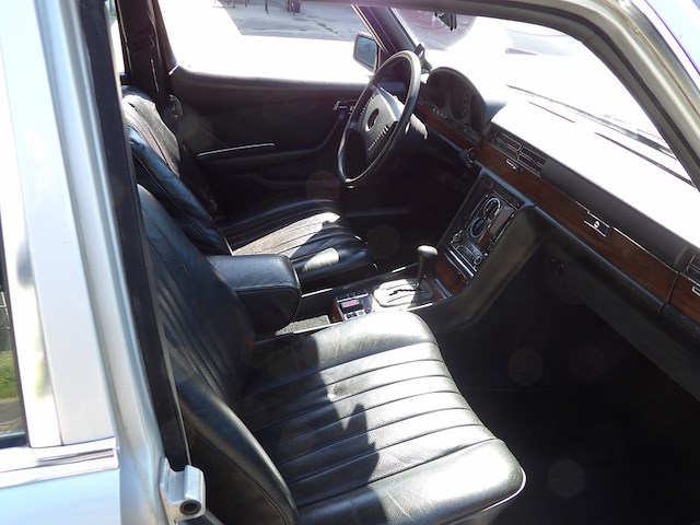 Oldtimer, mercedes-benz, w116 450sel, grijs-metallic, circa 1973 - afbeelding 67 van  191