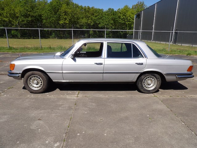 Oldtimer, mercedes-benz, w116 450sel, grijs-metallic, circa 1973 - afbeelding 1 van  191