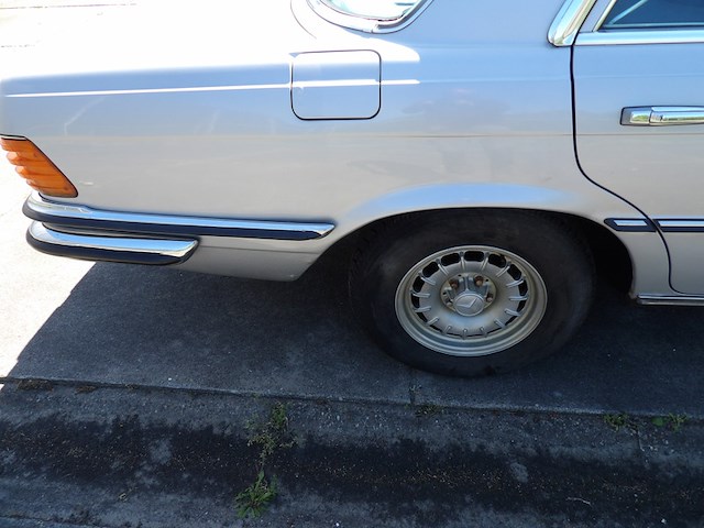 Oldtimer, mercedes-benz, w116 450sel, grijs-metallic, circa 1973 - afbeelding 131 van  191