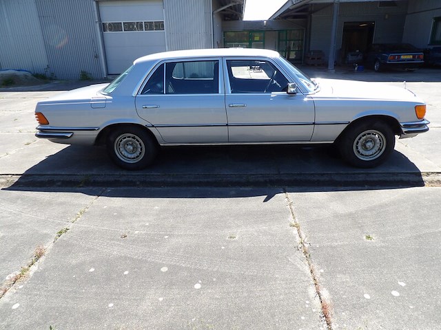 Oldtimer, mercedes-benz, w116 450sel, grijs-metallic, circa 1973 - afbeelding 137 van  191