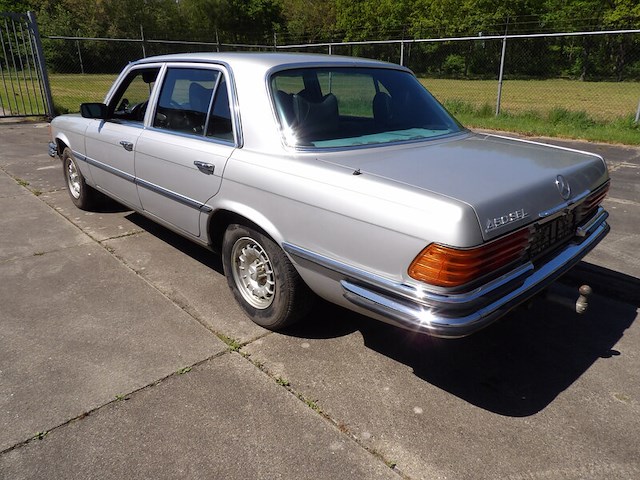 Oldtimer, mercedes-benz, w116 450sel, grijs-metallic, circa 1973 - afbeelding 170 van  191