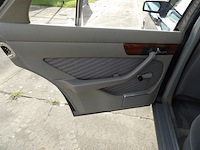Oldtimer, mercedes-benz, w126 380se, blauw, 1980 - afbeelding 16 van  74