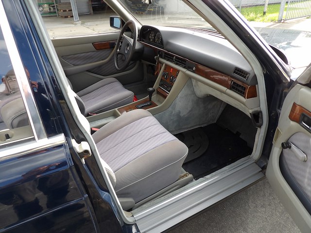 Oldtimer, mercedes-benz, w126 380se, blauw, 1980 - afbeelding 30 van  74