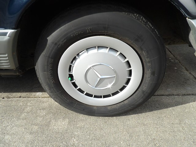 Oldtimer, mercedes-benz, w126 380se, blauw, 1980 - afbeelding 36 van  74