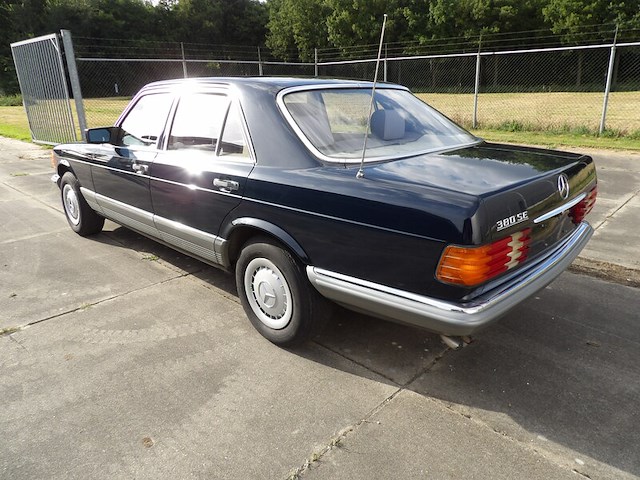 Oldtimer, mercedes-benz, w126 380se, blauw, 1980 - afbeelding 67 van  74