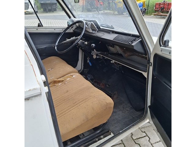 Oldtimer personenauto, citroen, ayb-am dyane 6 commercial, wit, 1969 - afbeelding 16 van  52
