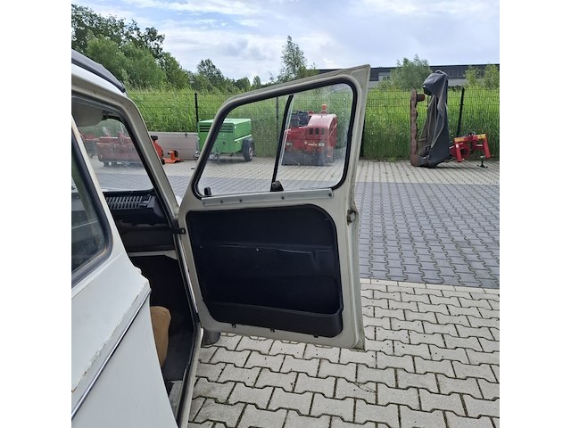 Oldtimer personenauto, citroen, ayb-am dyane 6 commercial, wit, 1969 - afbeelding 22 van  52