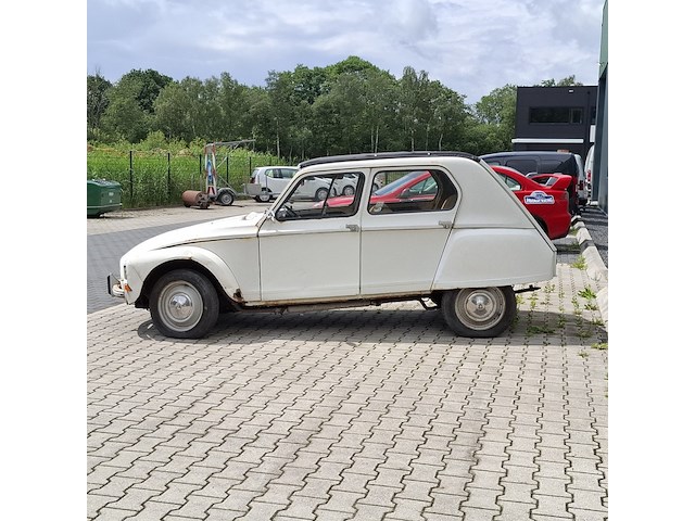 Oldtimer personenauto, citroen, ayb-am dyane 6 commercial, wit, 1969 - afbeelding 12 van  52