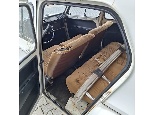 Oldtimer personenauto, citroen, ayb-am dyane 6 commercial, wit, 1969 - afbeelding 26 van  52