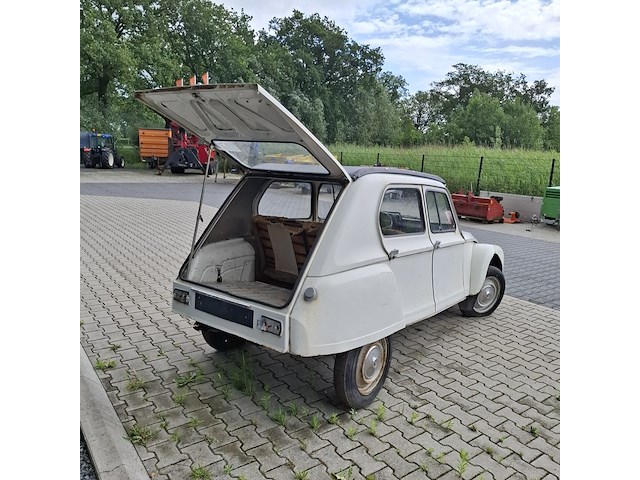 Oldtimer personenauto, citroen, ayb-am dyane 6 commercial, wit, 1969 - afbeelding 27 van  52