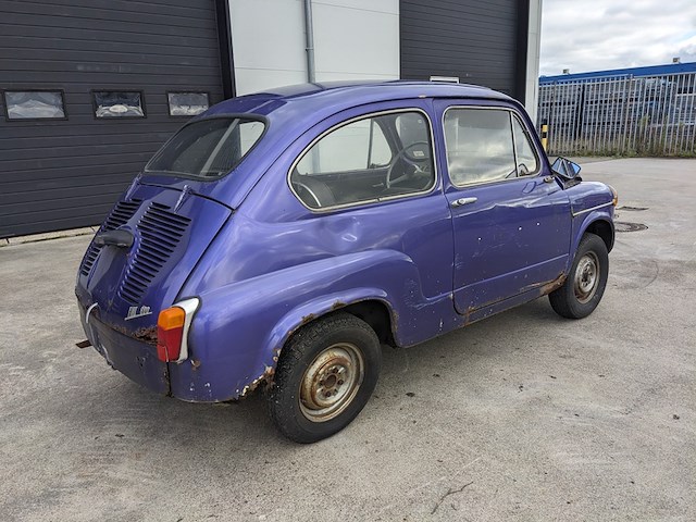 Oldtimer personenauto, fiat, 600l, 1972 - afbeelding 12 van  49