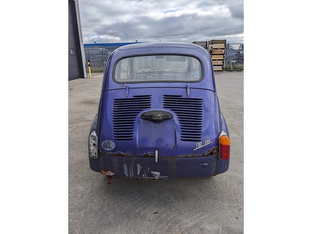 Oldtimer personenauto, fiat, 600l, 1972 - afbeelding 23 van  49
