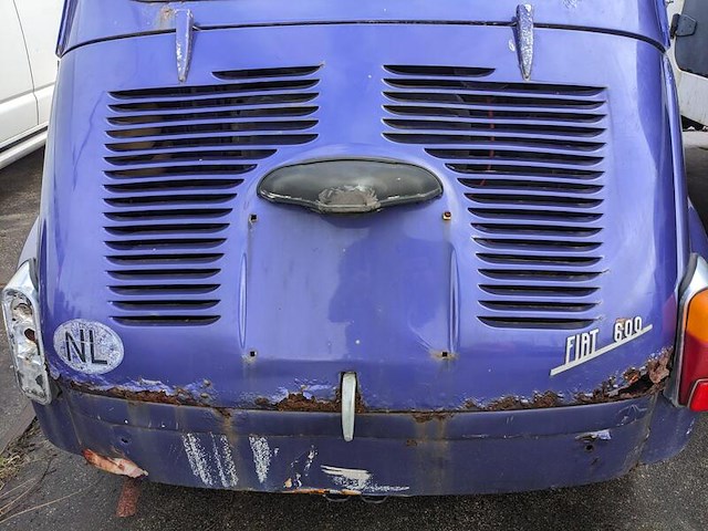Oldtimer personenauto, fiat, 600l, 1972 - afbeelding 41 van  49