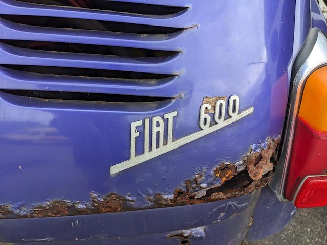 Oldtimer personenauto, fiat, 600l, 1972 - afbeelding 42 van  49