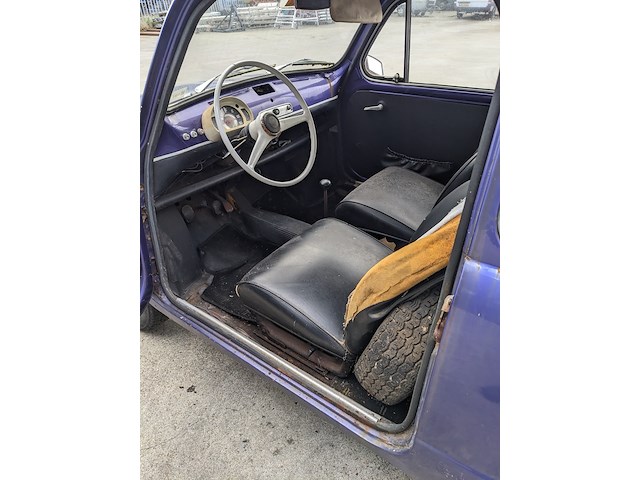 Oldtimer personenauto, fiat, 600l, 1972 - afbeelding 47 van  49
